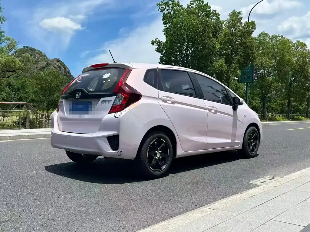 Honda Fit — миниатюра 9