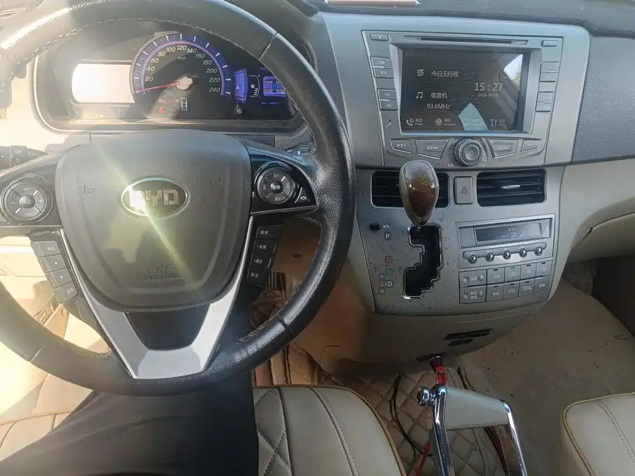 BYD M6 — миниатюра 12