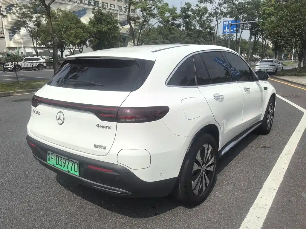 Mercedes-Benz EQC — миниатюра 7