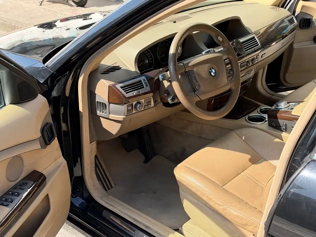 BMW 7 Series — миниатюра 8