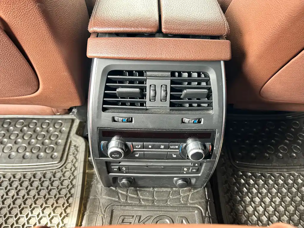 BMW 5 Series GT — миниатюра 11
