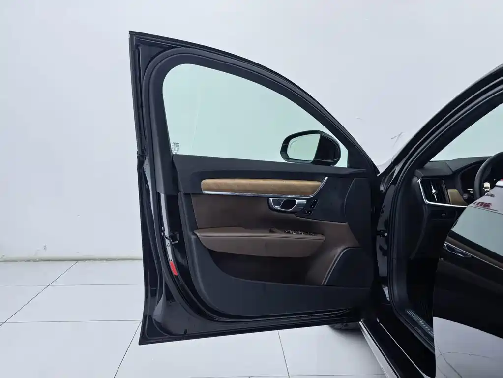 Volvo S90 — миниатюра 26