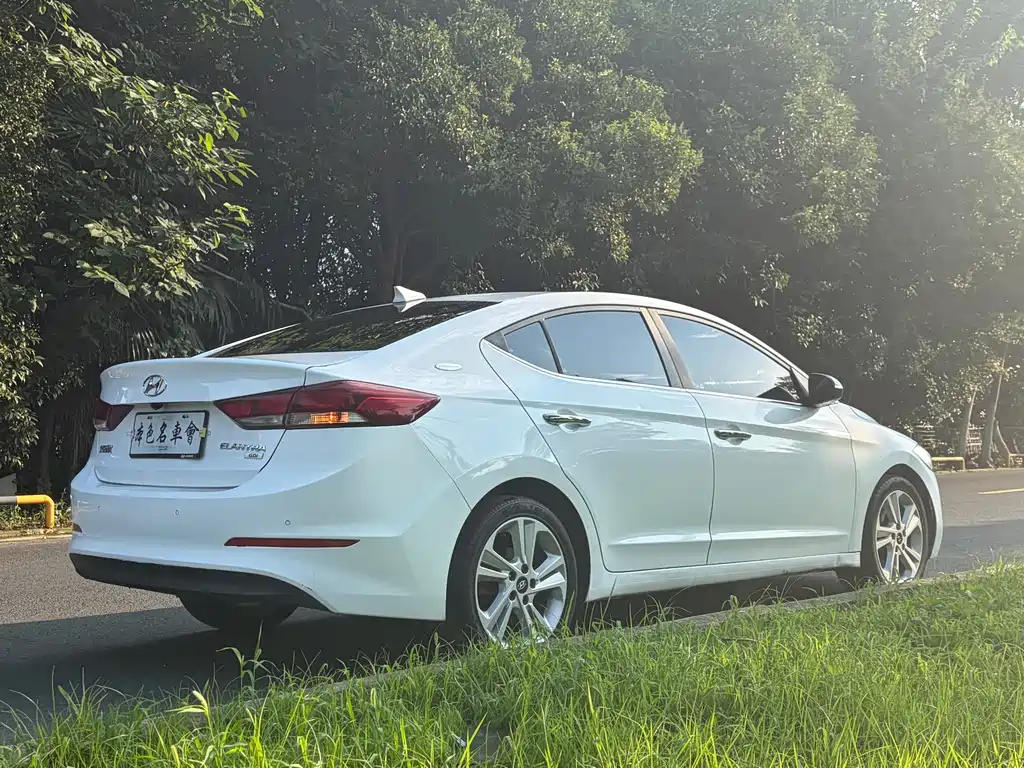 Hyundai Elantra — миниатюра 5
