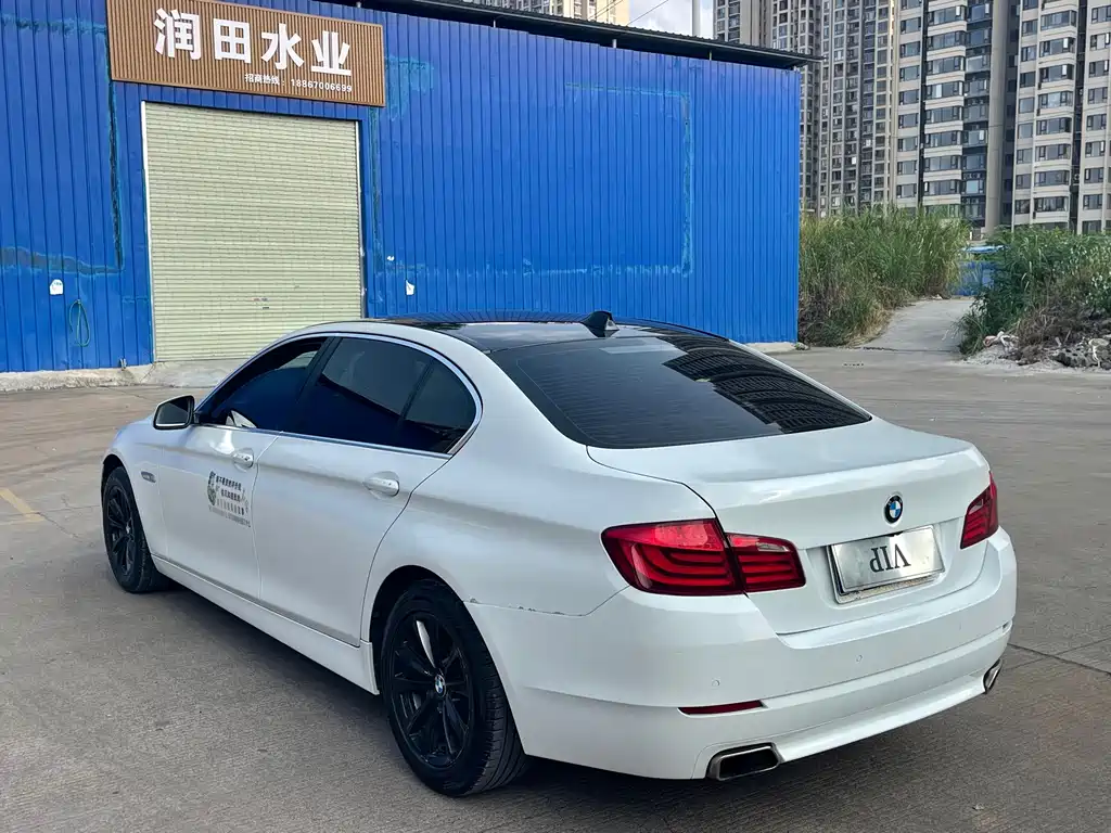 BMW 5 Series — миниатюра 6