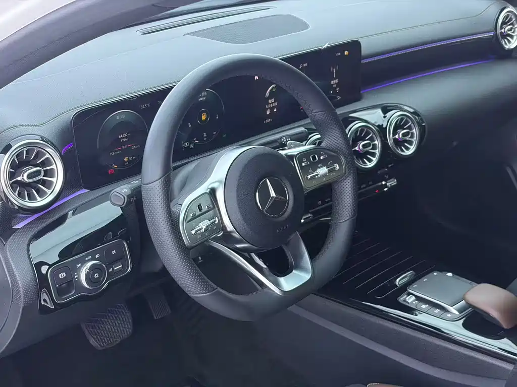 Mercedes-Benz A-Class — миниатюра 7