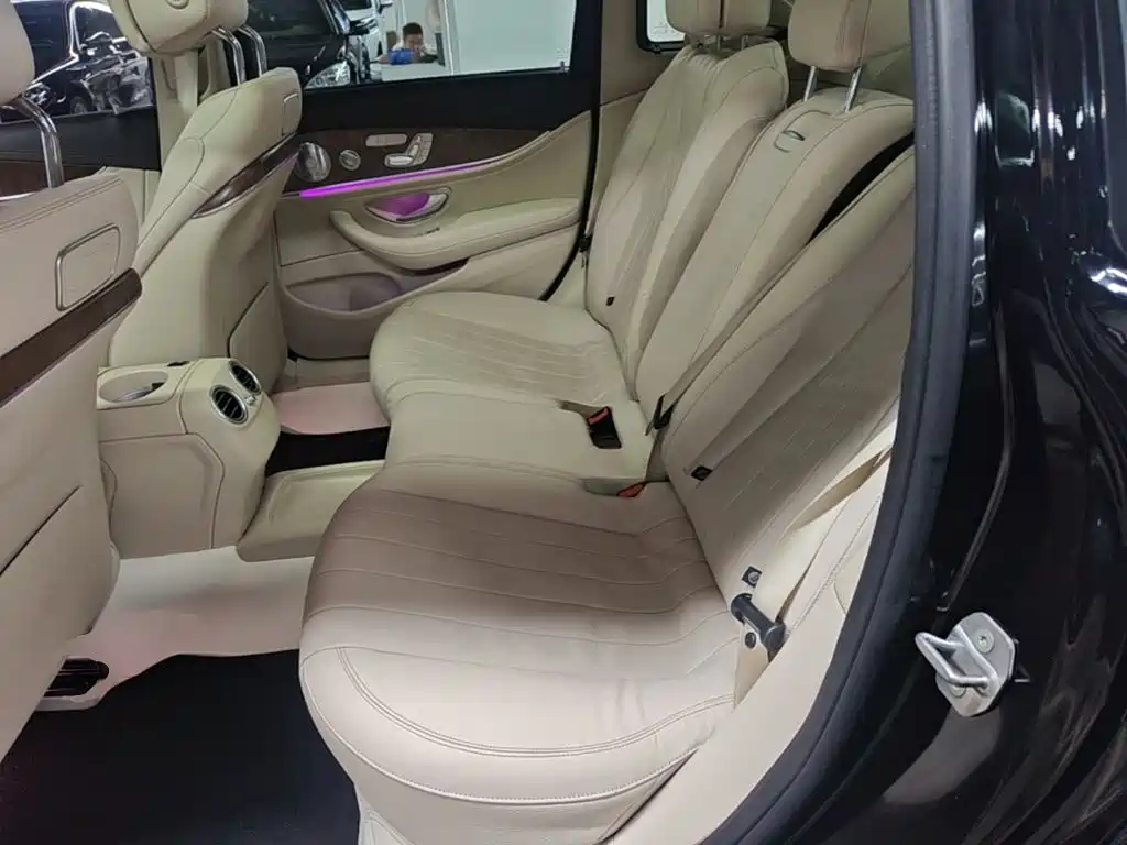 Mercedes-Benz E-Class — миниатюра 17