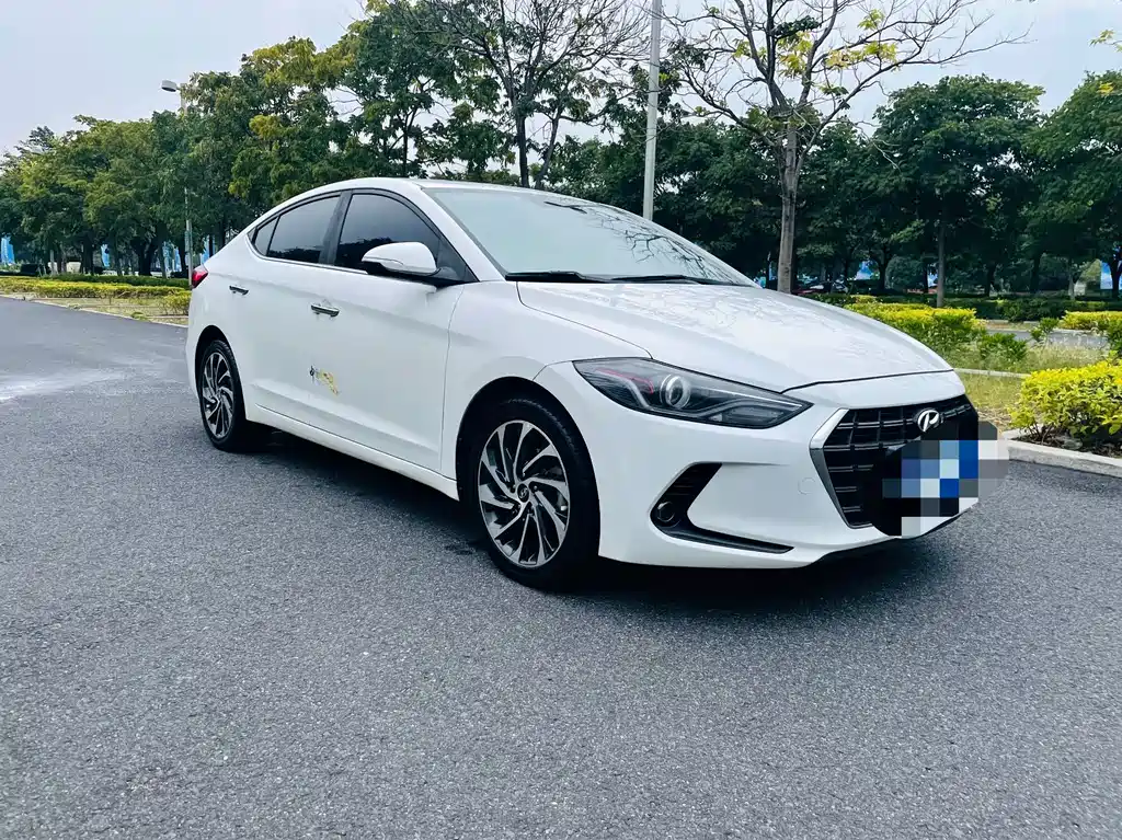 Hyundai Elantra — миниатюра 3