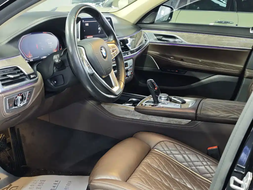 BMW 7 Series — миниатюра 4
