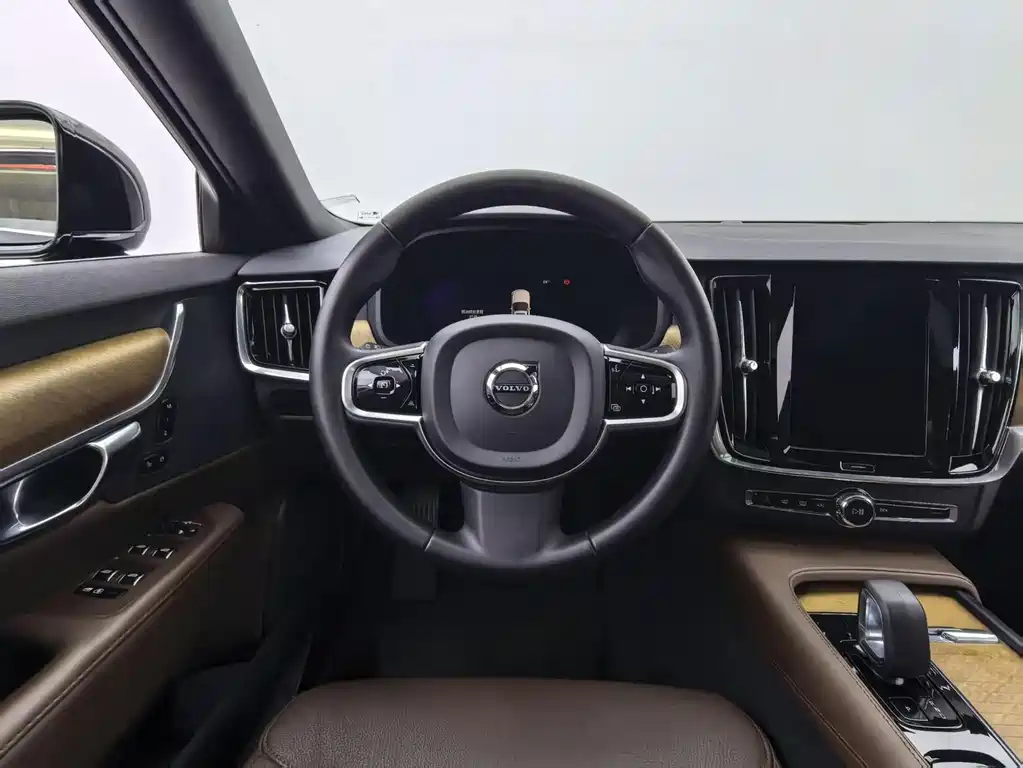 Volvo S90 — миниатюра 16