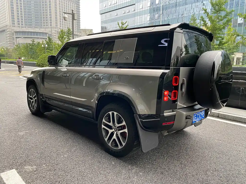 Land Rover Defender — миниатюра 4