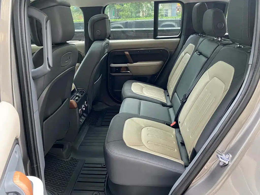 Land Rover Defender — миниатюра 25