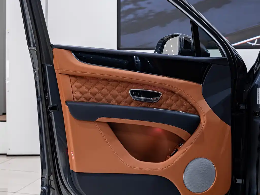 Bentley Bentayga — миниатюра 11