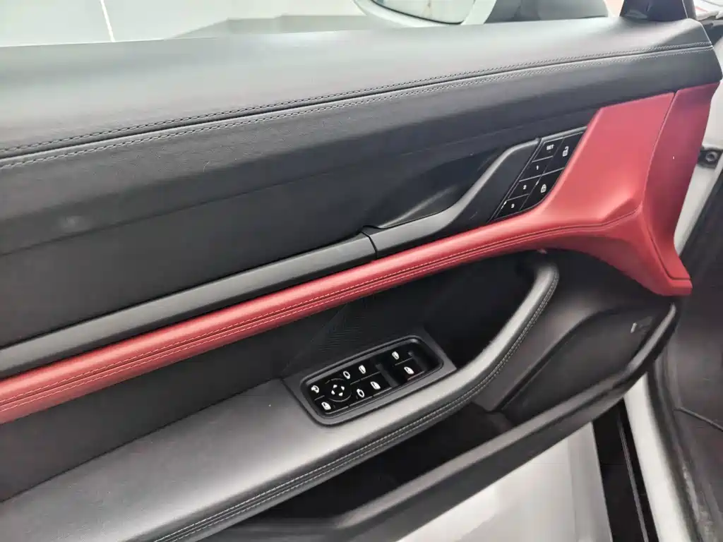 Porsche Taycan — миниатюра 4
