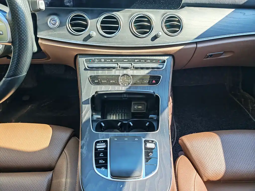 Mercedes-Benz E-Class — миниатюра 12