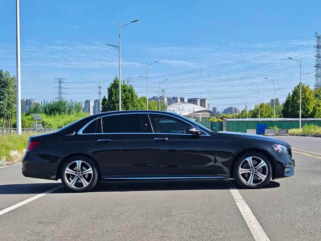 Mercedes-Benz E-Class — миниатюра 16