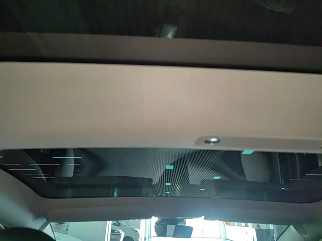 Tesla Model 3 — миниатюра 18