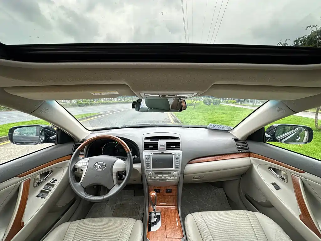 Toyota Camry — миниатюра 5