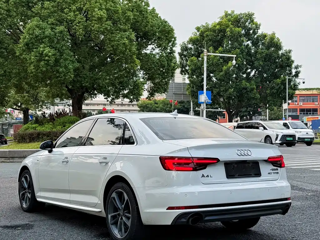 Audi A4L — миниатюра 4