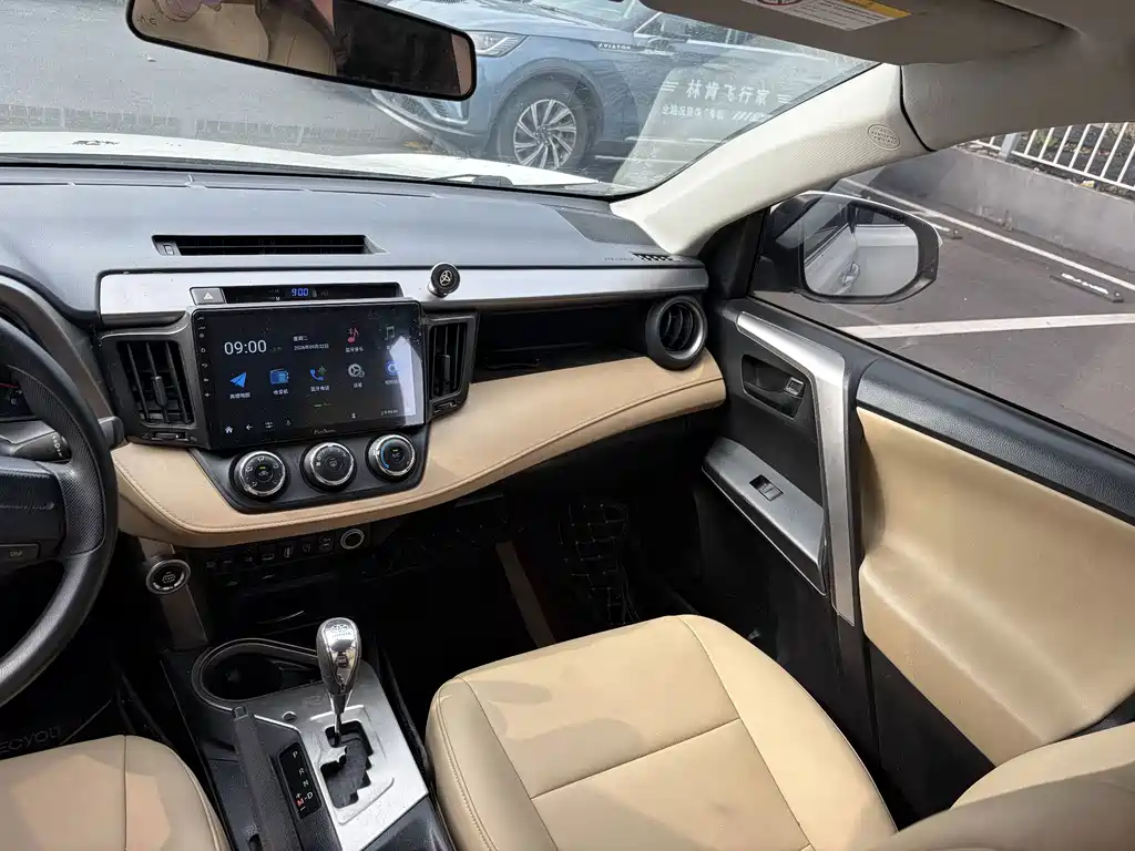 Toyota RAV4 — миниатюра 15