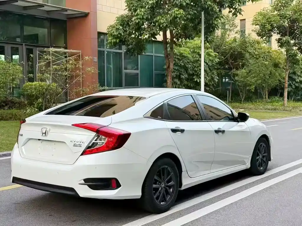 Honda Civic — миниатюра 9