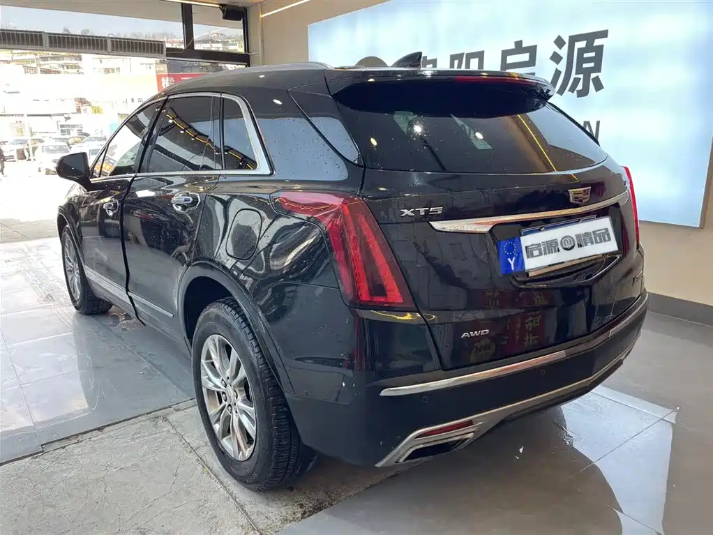 CADILLAC XT5