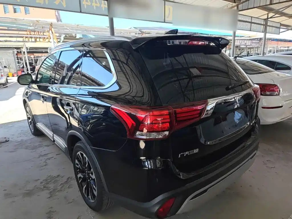 Mitsubishi Outlander — миниатюра 5