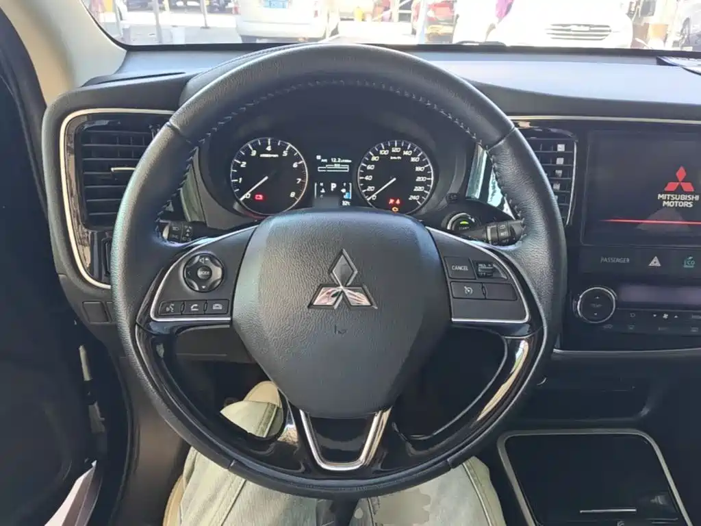 Mitsubishi Outlander — миниатюра 11