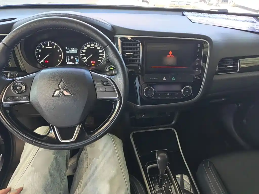 Mitsubishi Outlander — миниатюра 10