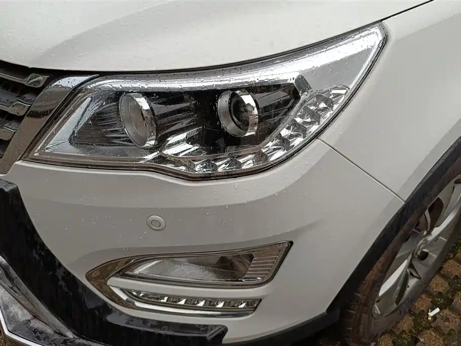 Baojun 560 2015 1.8L MT Luxury