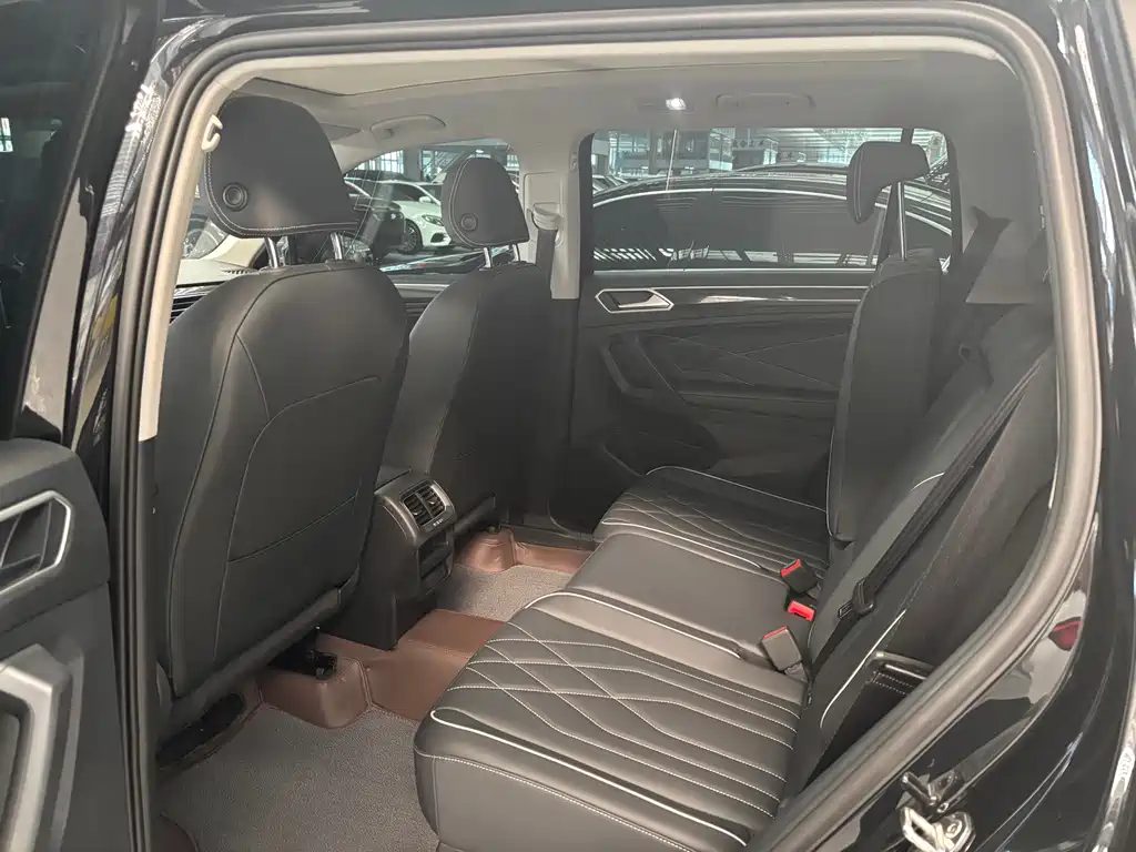 Volkswagen Tiguan L — миниатюра 6