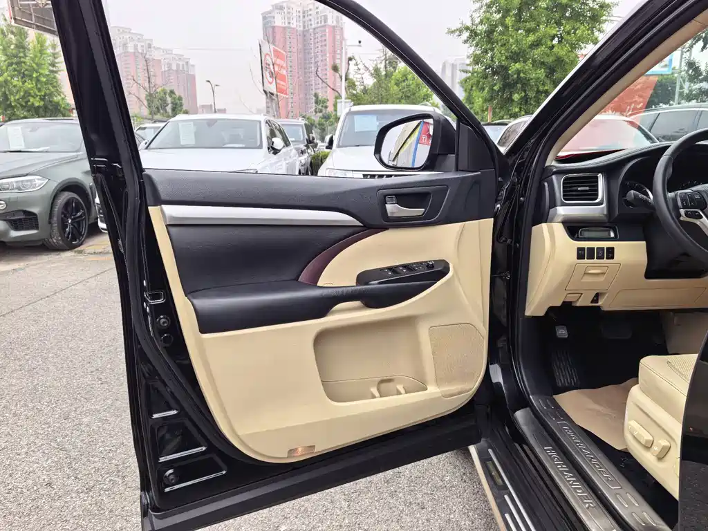 Toyota Highlander 2015 2.0T Luxury 7 мест