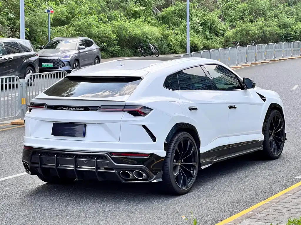 Lamborghini Urus — миниатюра 12