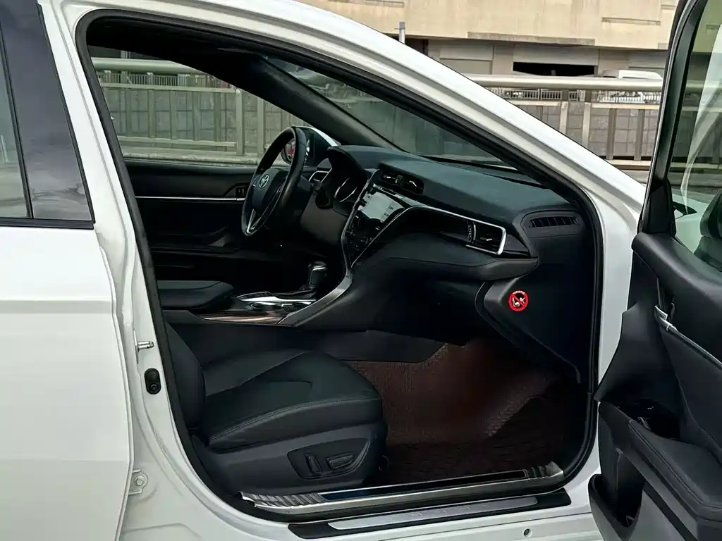 Toyota Camry — миниатюра 7