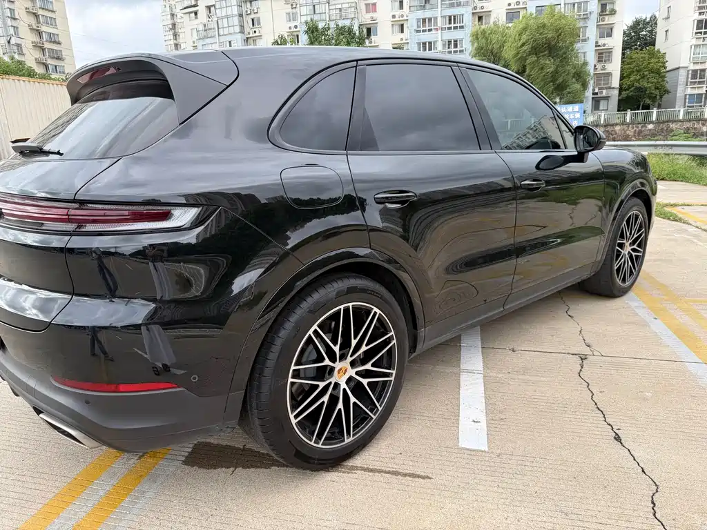 Porsche Cayenne — миниатюра 4