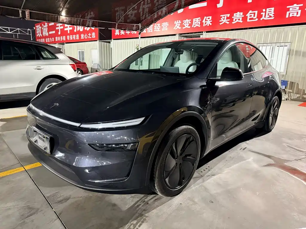 Tesla Model Y 2025
