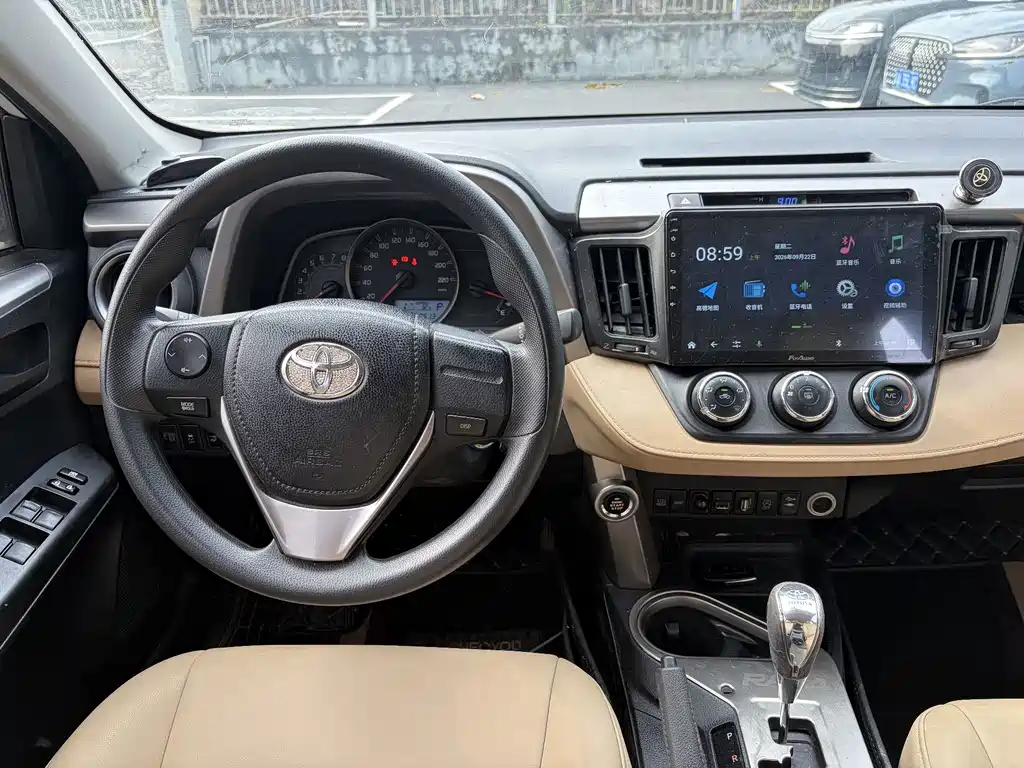 Toyota RAV4 — миниатюра 14