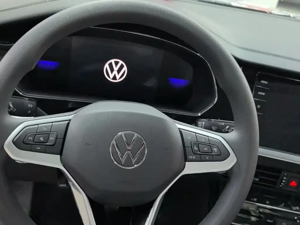 VOLKSWAGEN PASSAT NEW ENERGY