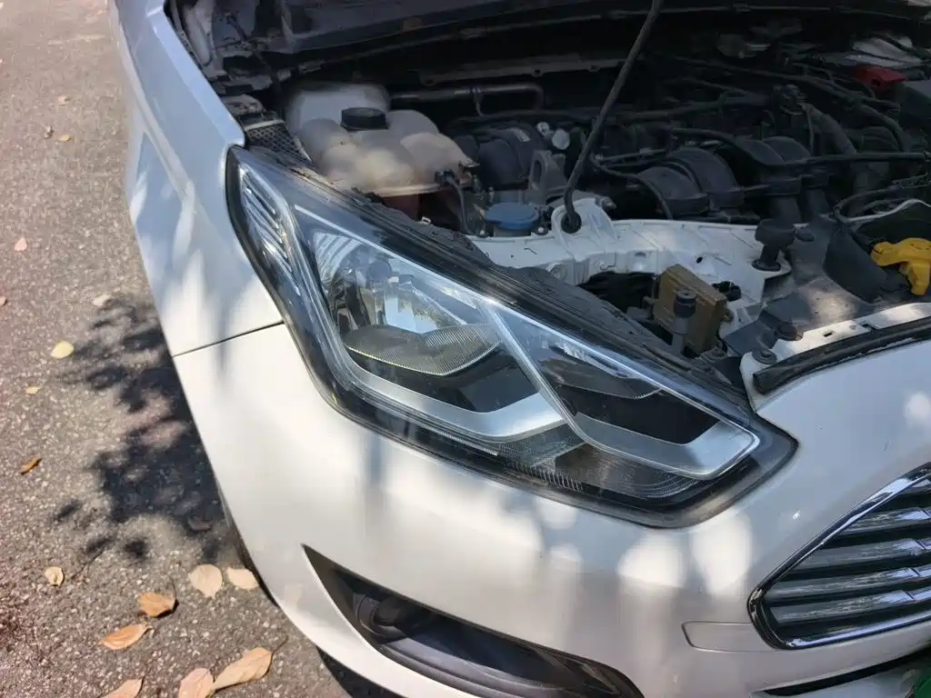 Ford Escort 2015 1.5L MT Comfort