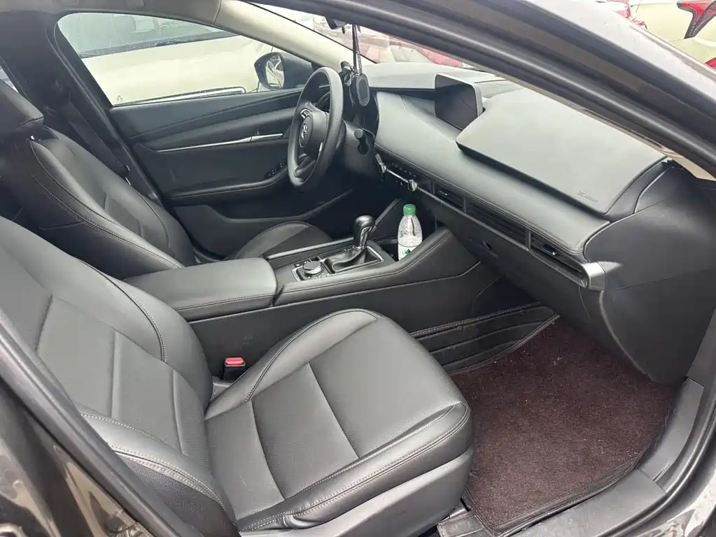 Mazda Mazda3 3 2023 2.0L AT