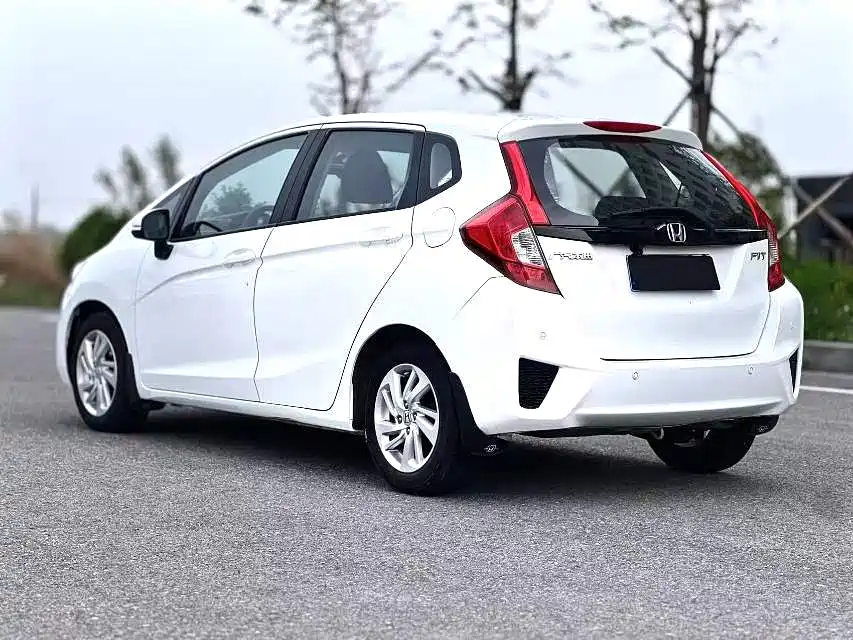Honda Fit — миниатюра 9