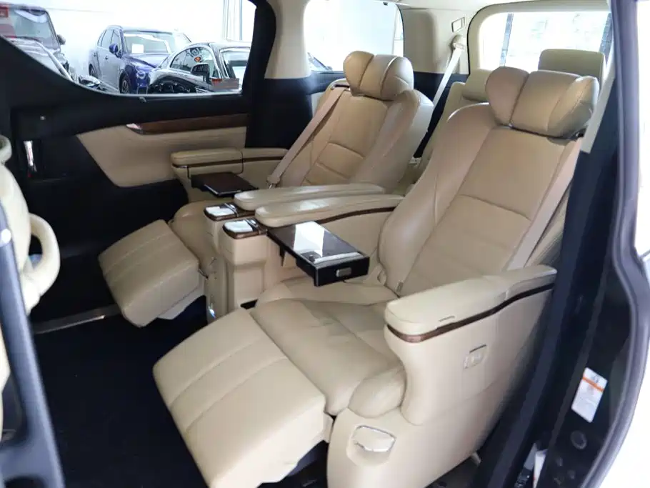 Toyota Alphard — миниатюра 14