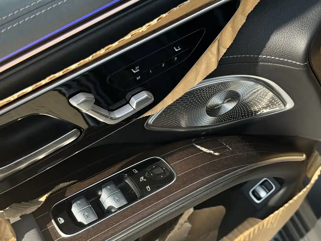 Mercedes-Benz EQS SUV — миниатюра 11
