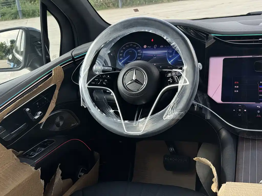 Mercedes-Benz EQS SUV — миниатюра 15