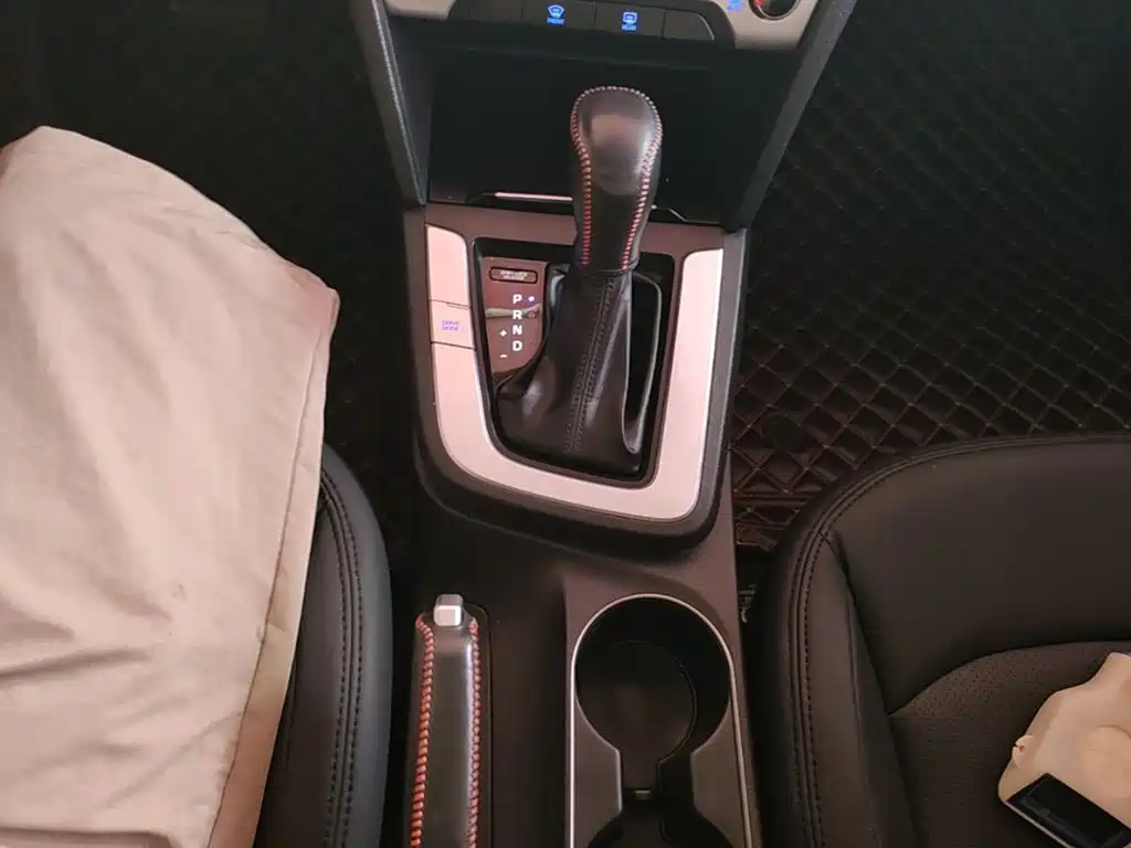 Hyundai Elantra — миниатюра 14