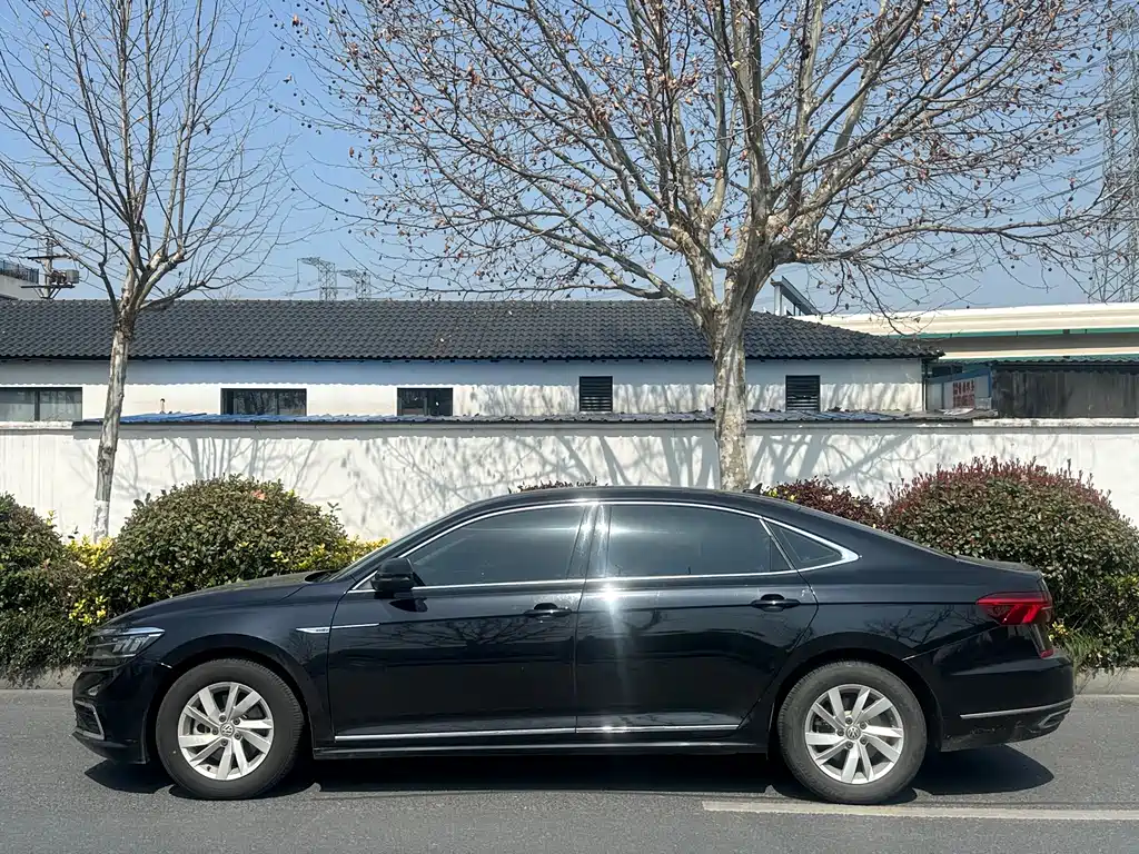 VOLKSWAGEN PASSAT NEW ENERGY