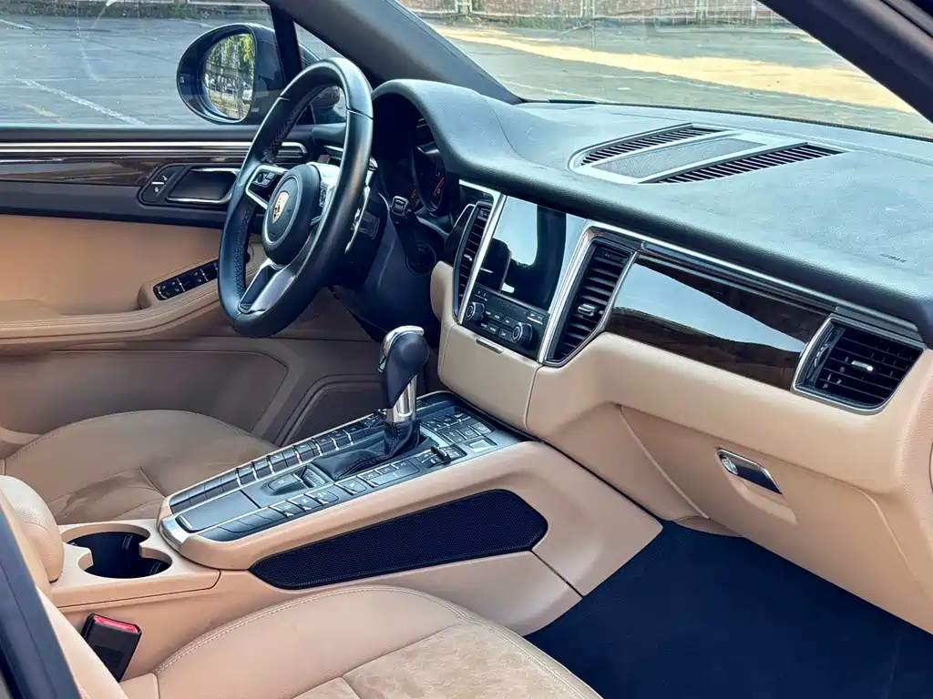 Porsche Macan — миниатюра 9