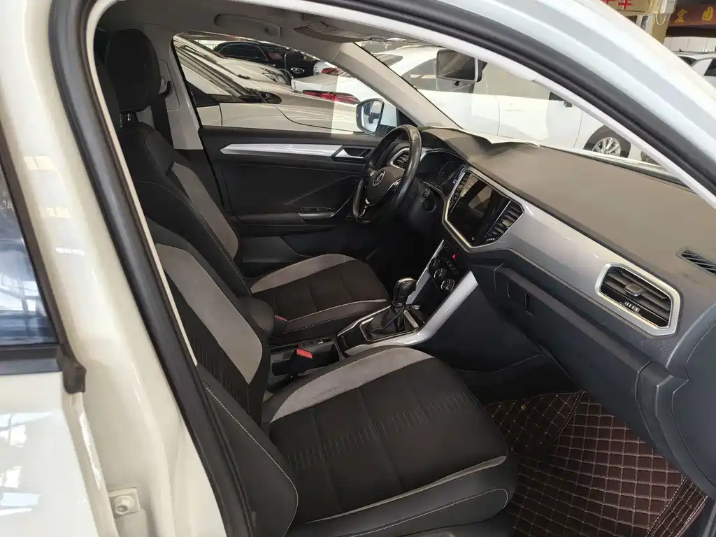 Volkswagen T-Roc — миниатюра 6
