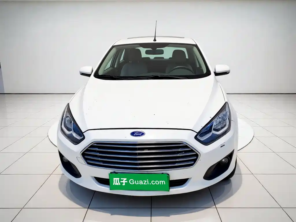 Ford Escort 2015 1.5L MT Comfort