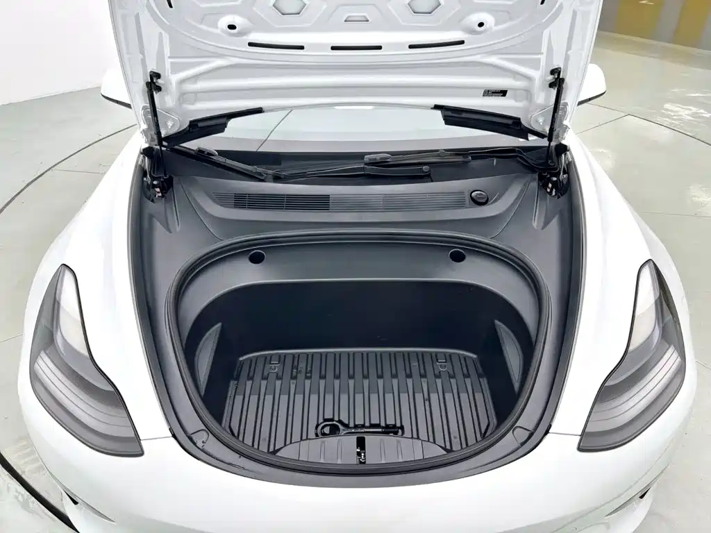 Tesla Model 3 — миниатюра 16