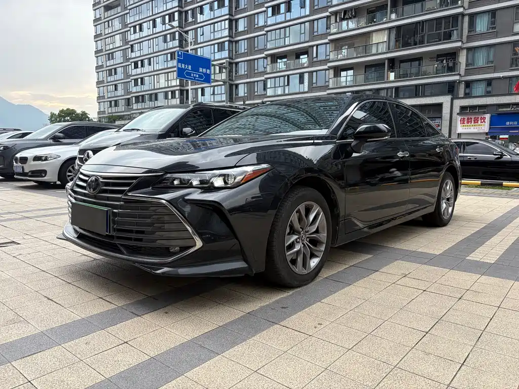 Купить Toyota Avalon